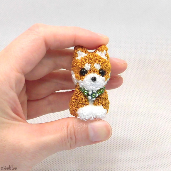 ふわもこ刺繍の柴犬(赤柴) ピンバッチ (ピンズ ピンブローチ) NO.03 7枚目の画像