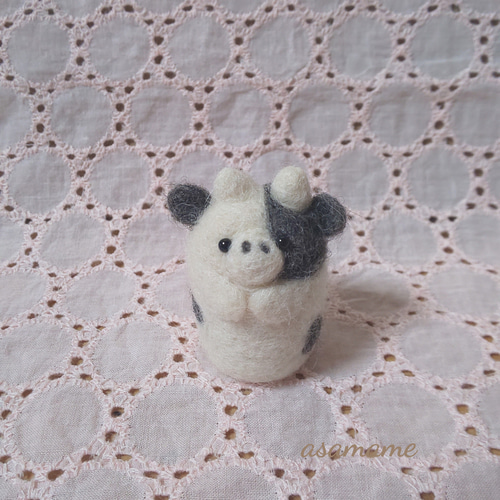 つぶらな瞳のチャーミングなうしさん 干支 丑年 牛 羊毛フェルト 羊毛