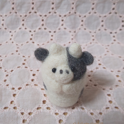つぶらな瞳のチャーミングなうしさん 干支 丑年 牛 羊毛フェルト 羊毛