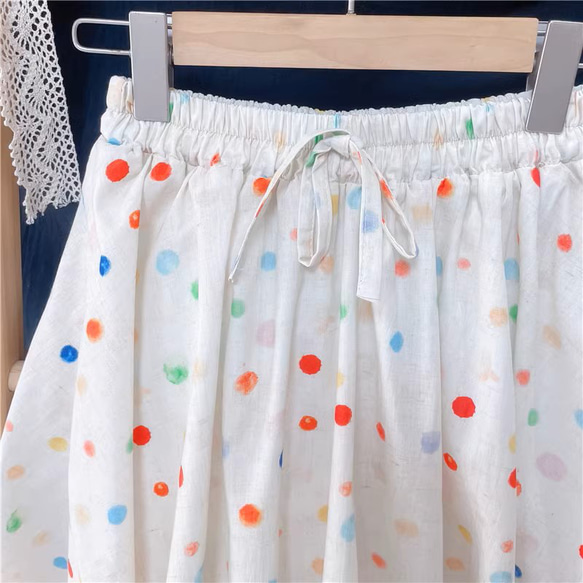 [500円割引]美しい柄 虹色水玉　パンツ型裏地付き　綿麻スカート　ギャザー ミニスカート 2枚目の画像