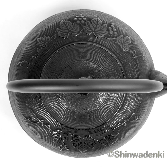 及春 南部寶星堂 南部鐵器 鐵瓶 鐵壺 葡萄2L 日本製造 IH對應 第4張的照片