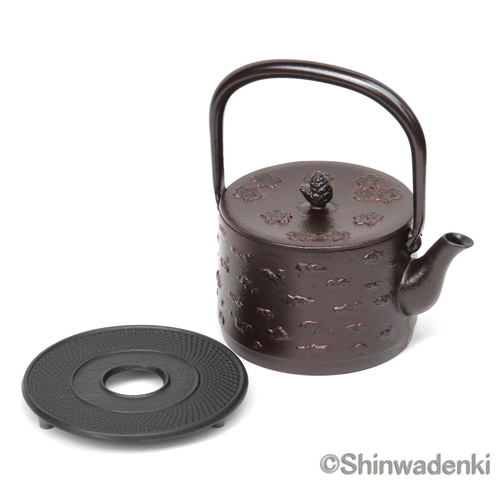 お取り寄せ】南部鉄器 鉄瓶 桜皮寸筒1L 黒焼付仕上 日本製 ガス お取り寄せ】南部鉄器 鉄瓶 桜皮寸筒1L 黒焼付仕上 日本製 ガス