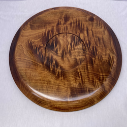ツヤのある木のプレート皿8寸栃（拭き漆） 4枚目の画像
