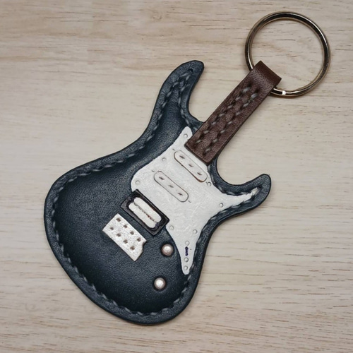 受注製作] エレキギター キーホルダー・リング 革