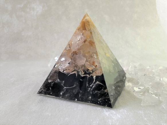 【再販 増量版】 ルチルクォーツ×モリオン  ピラミッドオルゴナイト 3枚目の画像