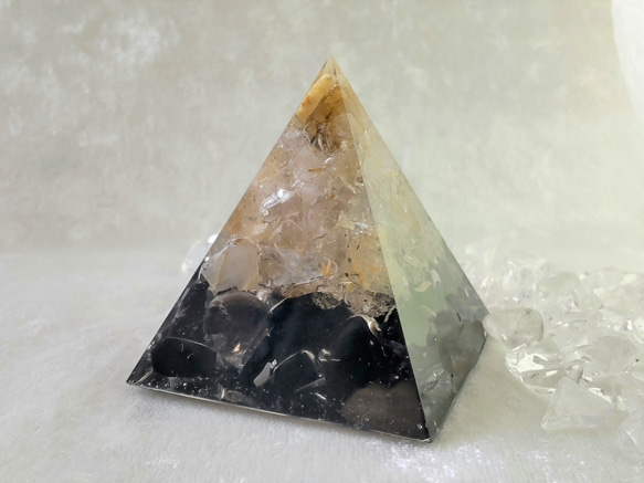 【再販 増量版】 ルチルクォーツ×モリオン  ピラミッドオルゴナイト 2枚目の画像