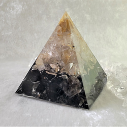 【再販 増量版】 ルチルクォーツ×モリオン  ピラミッドオルゴナイト 4枚目の画像