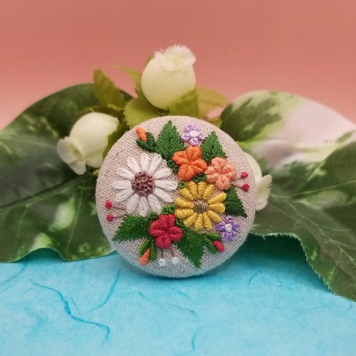 受注製作】手刺繍ブローチ・ヘアゴム《夏色の花束》×リネン くるみ