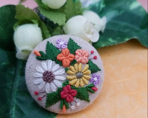 受注製作】手刺繍ブローチ・ヘアゴム《夏色の花束》×リネン くるみ