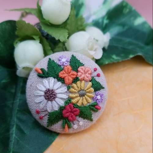 受注製作】手刺繍ブローチ・ヘアゴム《夏色の花束》×リネン くるみ