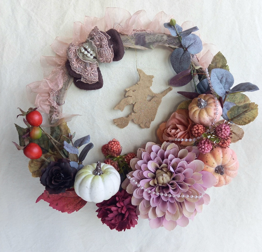 くすみピンクのハロウィンリース