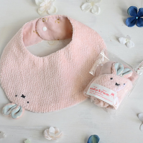 リバーシブルベビースタイ ピンクうさちゃん×ゴールドさくらんぼ柄