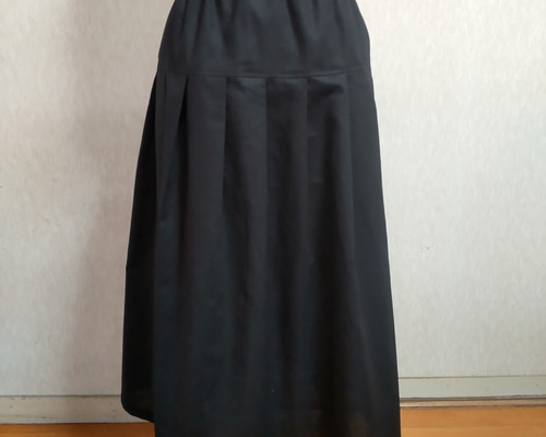 オーダーメイド　リネンのタックスカート　黒　ロング丈 コットンリネン タックスカート(裏地付き) 切り替えスカート ロング