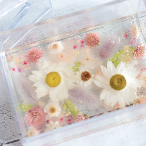 小花を閉じ込めて】固まるハーバリウムミニティッシュケース