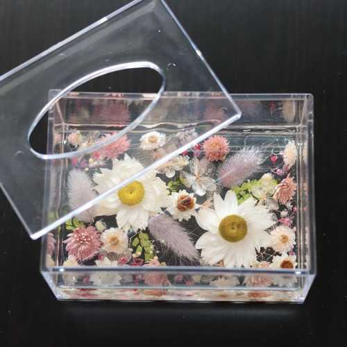 小花を閉じ込めて】固まるハーバリウムミニティッシュケース
