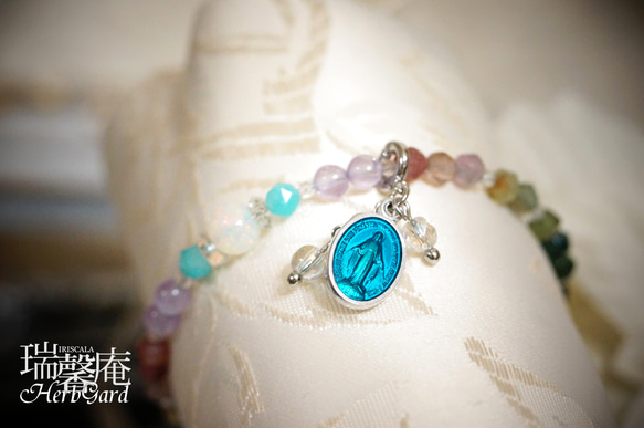 【ミニチャーム・不思議のメダイ（銀×ネオンブルー）】ブレスレットチャーム、携帯ストラップ、ペンダントトップ等に 2枚目の画像