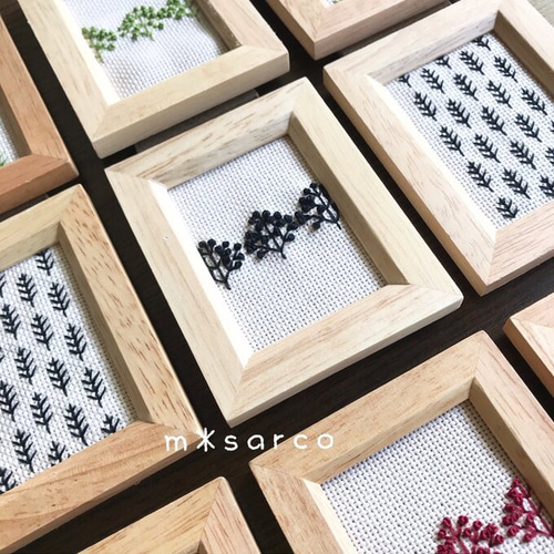 刺繍の壁飾り 置物 インテリア モダン おしゃれ 連続模様 シンプル