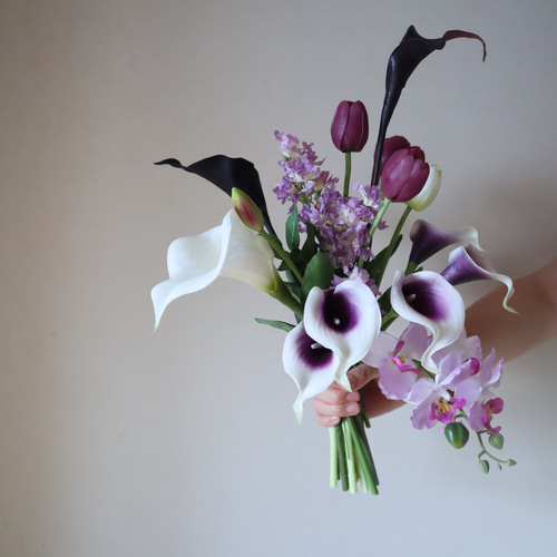 チューリップや胡蝶蘭と大人色のカラーリリィブーケ♡ウェディング