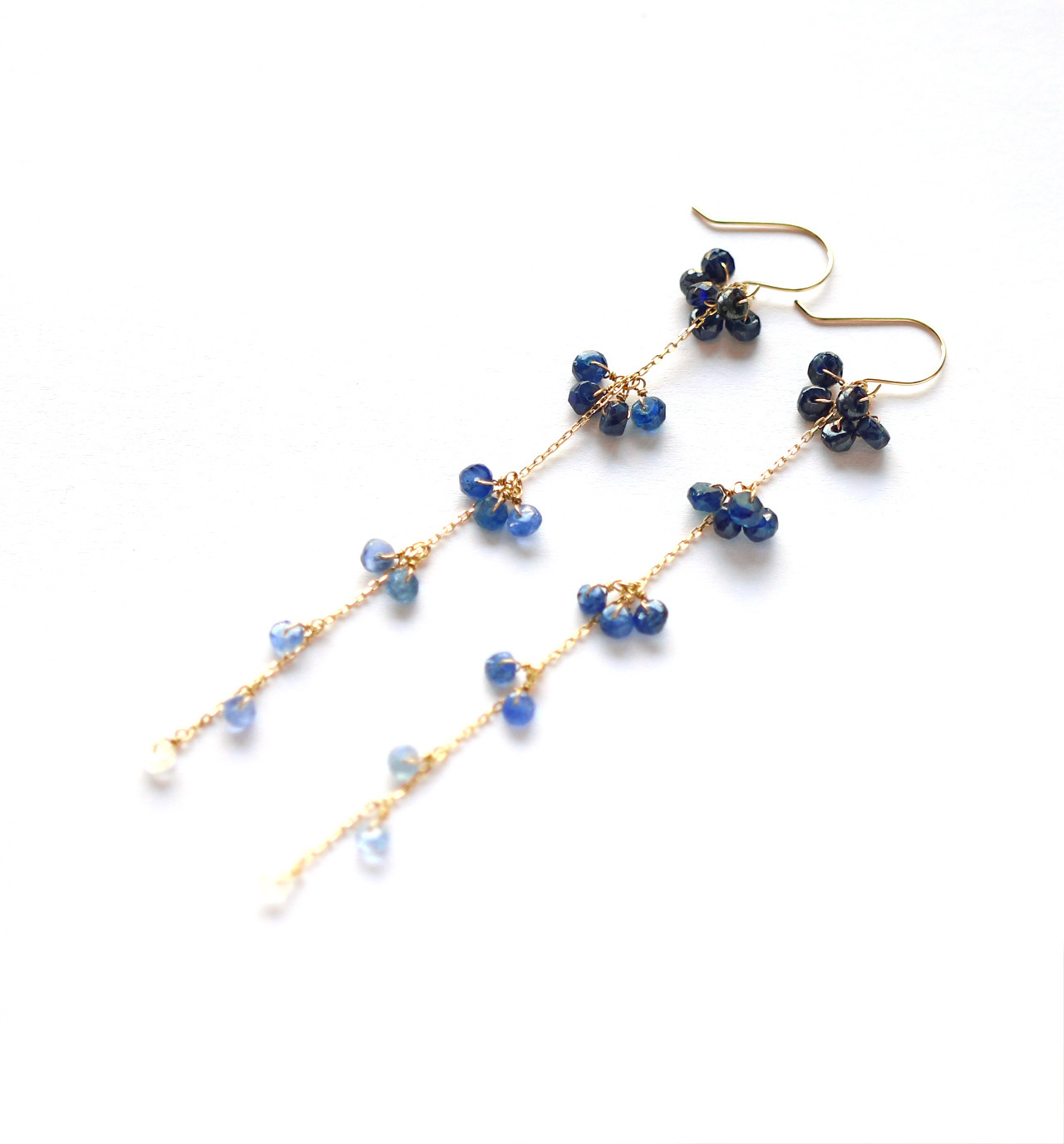 9月誕生石 K10 サファイアのグラデーション ロングフックピアス~ESPOIR~