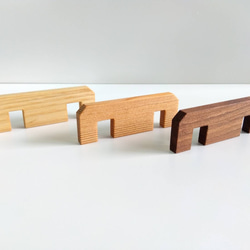 落ち着いた和のスマホスタンド。ゆらりトンボ、ペン立て付き。竹工芸