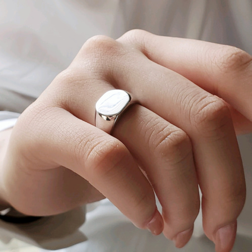 女性らしいシグネットピンキーリングにも 丸印台 鏡面仕上げ シルバー