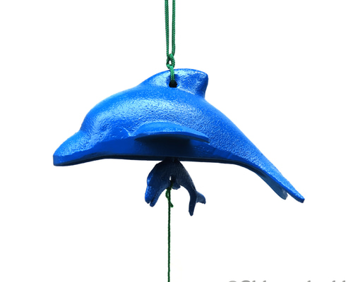 青い魚の形の陶器製風鈴 南部鉄器 泳ぐ魚風鈴 イルカ 親子 青 日本製 風鈴 南部鉄器の