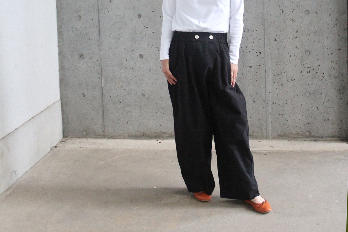 体型カバー＆上品モード◉ダブルボタン ワイドラップパンツ　ブラック 11,880円