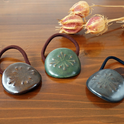 レトロシックなヘアゴム/深緑/茶/黒(陶器製) ヘアゴム Carino 通販