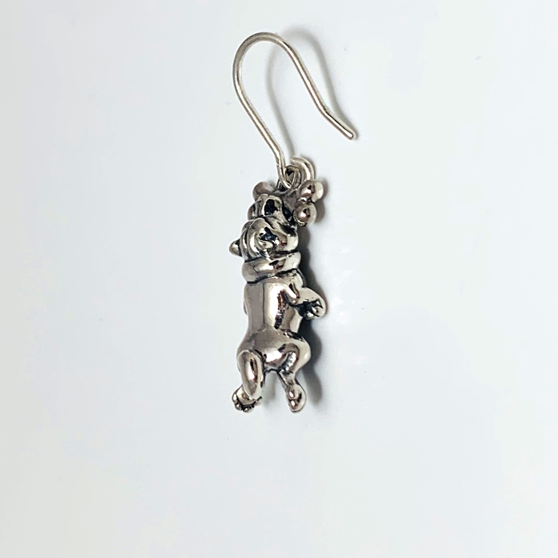 骨に噛み付く豆柴のフックピアス 〜sv925〜