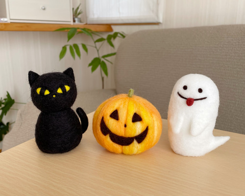 ハロウィン☆カボチャにちょこん黒猫&ちびオバケ Halloween】ミニオーナメント カボチャ•オバケ•黒ネコ 3点セット