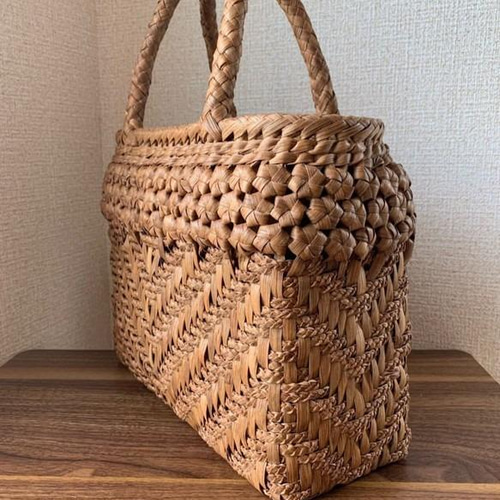 山葡萄 山葡萄籠バッグ 手作り 山葡萄かごバッグ 花編み、三つ 山葡萄 山葡萄籠バッグ 手作り 山葡萄かごバッグ 花編み、三つ