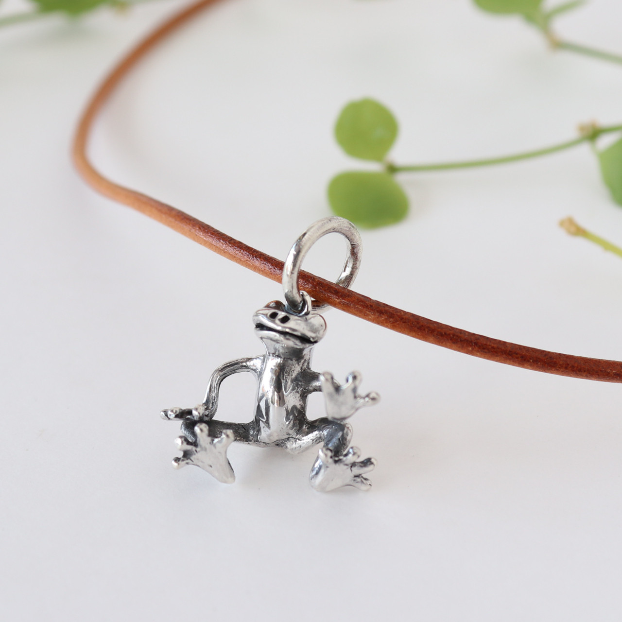 シルバー925 ペンダント おすわりカエル ■送料無料■