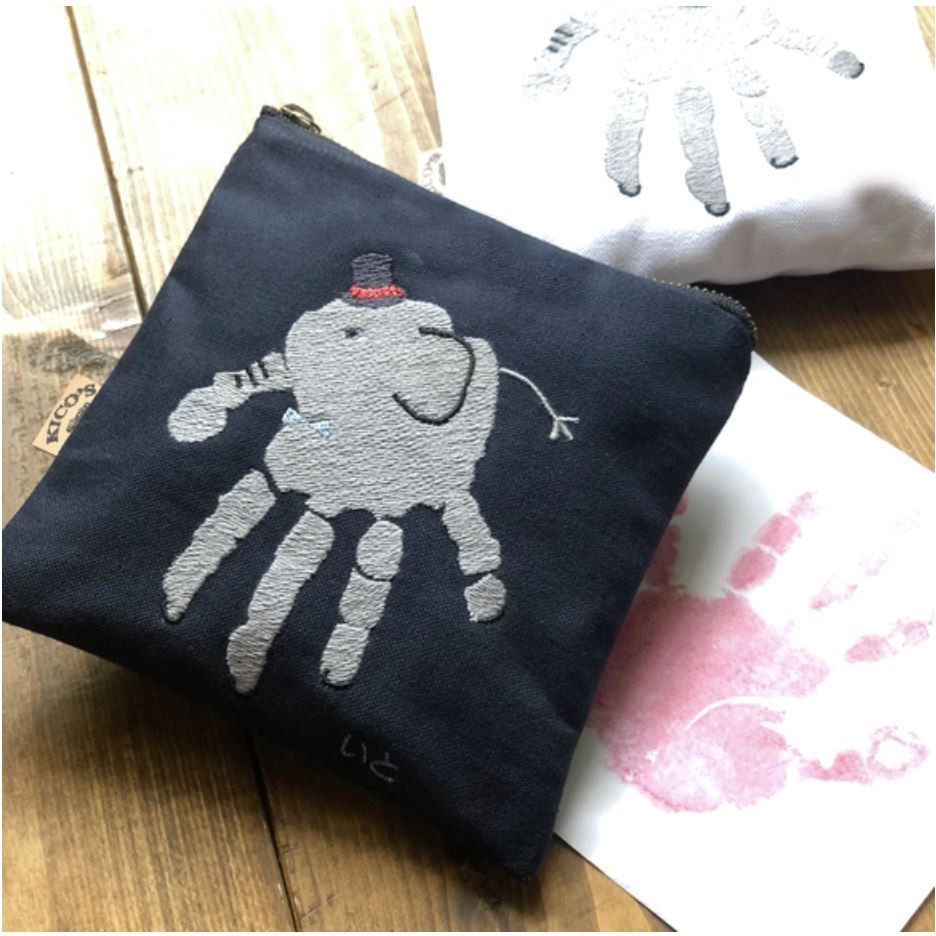 敬老の日の贈り物【オーダーメイド】手形アート象さんの刺繍ポーチ