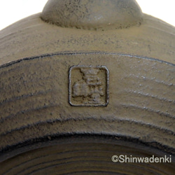 南部鉄器 鉄瓶 刷毛目（さび茶仕上げ）0.6L 内面素焼き・酸化被膜仕上 日本製 ガス対応 9枚目の画像