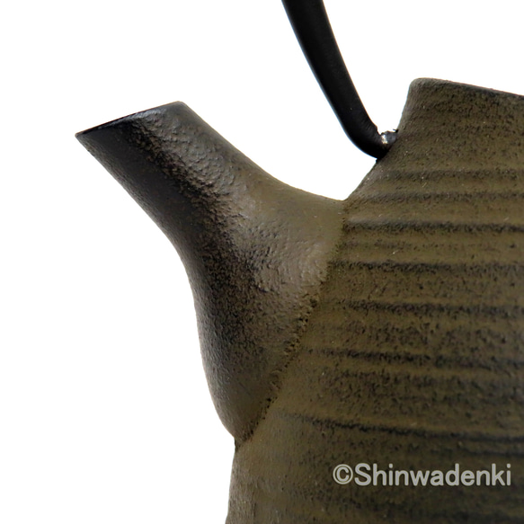南部鉄器 鉄瓶 刷毛目（さび茶仕上げ）0.6L 内面素焼き・酸化被膜仕上 日本製 ガス対応 12枚目の画像