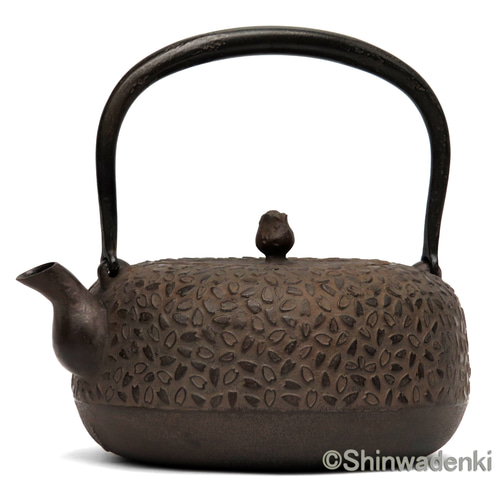 南部鉄器 鉄瓶 岩戸賢一郎作 平丸桜 1.6L 内面漆焼付・酸化被膜仕上