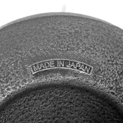 南部鐵器 岩鑄 茶壺 5型松葉（黑色）0.65L 日本製造 第9張的照片