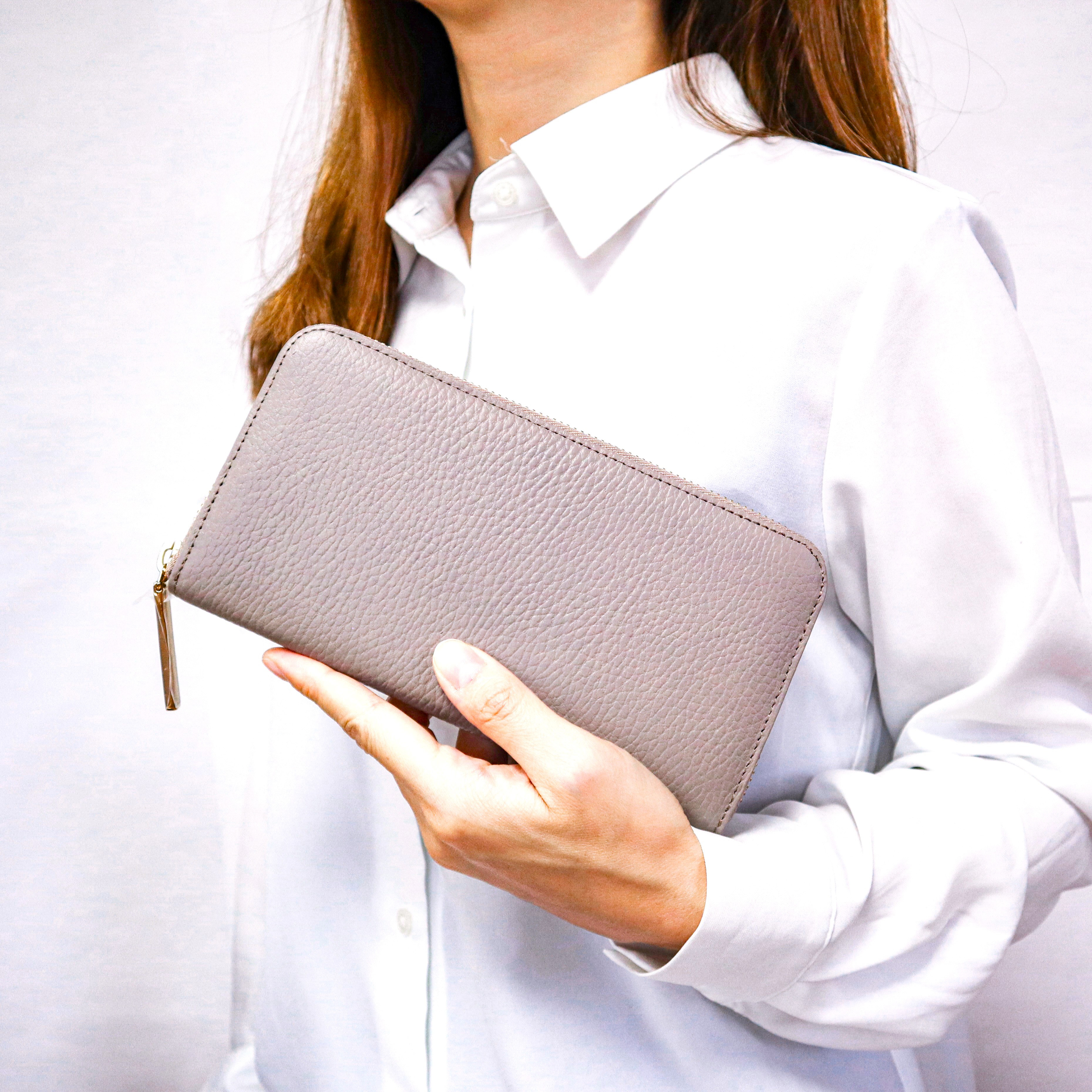 ラウンドファスナー☆彡グレージュ・大容量収納・カード１２枚収納・シュリンクレザー・