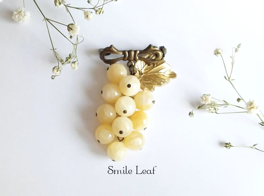 アラゴナイトの葡萄ブローチ