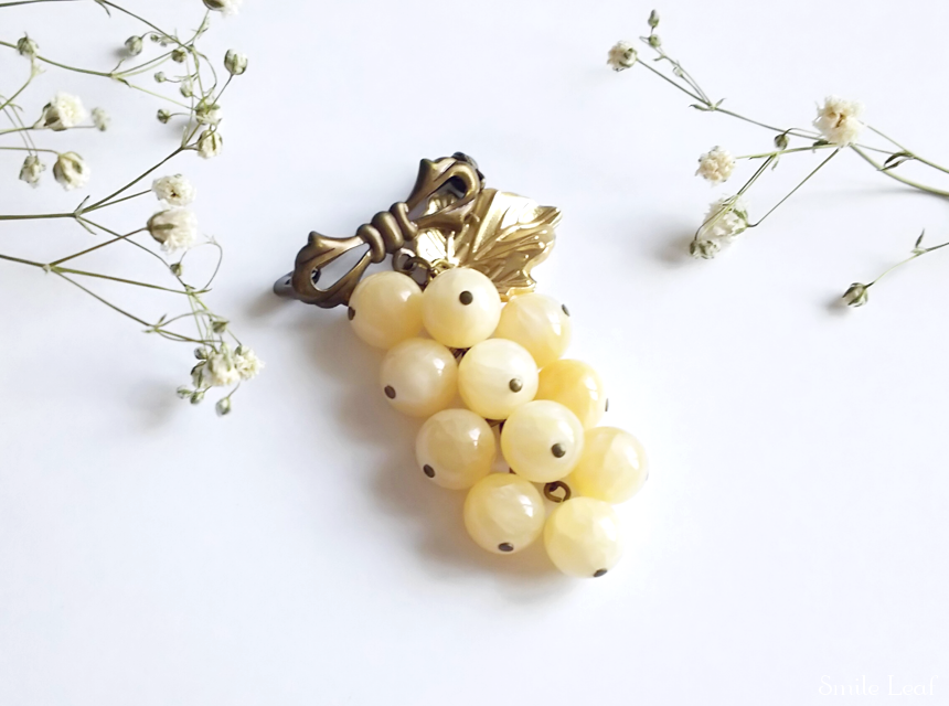 アラゴナイトの葡萄ブローチ