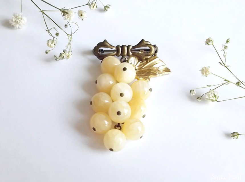 アラゴナイトの葡萄ブローチ