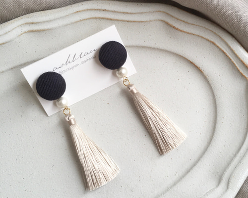 イヤリング/ピアス ライトベージュタッセル×コットンパール