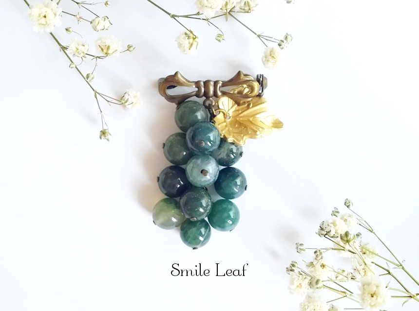 モスアゲートの葡萄ブローチ