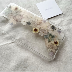 【値下げ中！】 ♡押し花ケース♡ 《淡色》iPhone11対応 3枚目の画像