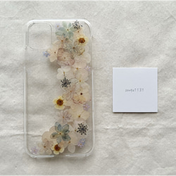 【値下げ中！】 ♡押し花ケース♡ 《淡色》iPhone11対応 1枚目の画像