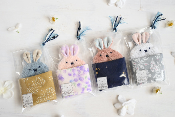 手刺繍入ちっちゃな タオルハンカチ【うさこと花】 送料無料 大人な小花柄うさちゃん4匹セット！miniタオルハンカチ