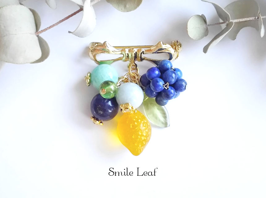 レモンと天然石のアンティーク風ブローチ