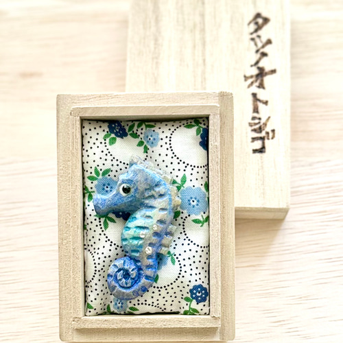 タツノオトシゴ 木彫りブローチ(帯留兼用可) ブローチ kenosuke_works