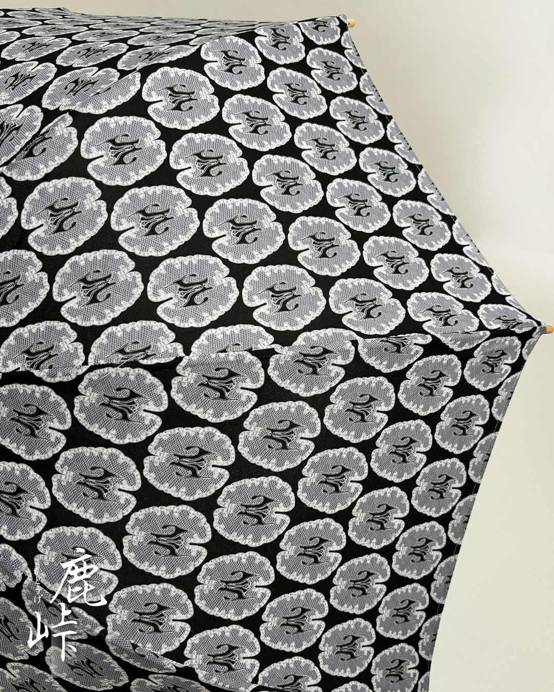 レース模様の様な『脳柄』日傘(モノクロ系)