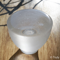 無色透明ガラスのインテリアトレイ -「 灯りのたね 」● 9cm ● 光沢 1枚目の画像